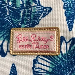 Lilly Pulitzer Bags - Lilly Pulitzer bag EUC tote rare hard to find Lilly Pulitzer Bags - Lilly Pulitzer bag EUC tote rare hard to find